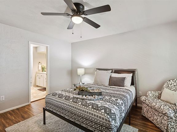 4th image of 2203 Park Hill Dr