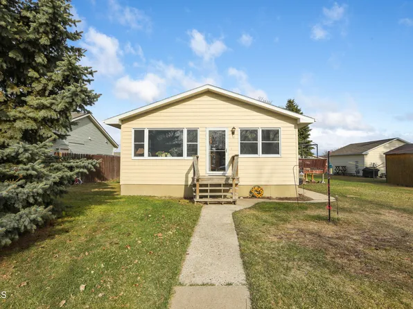 12 High St, Ray, ND 58849