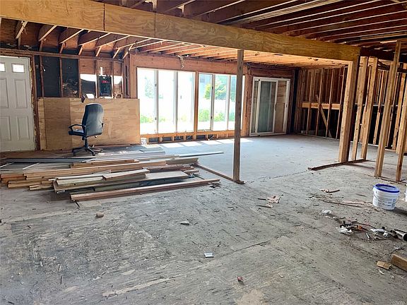 5th image of 2514 Riviera Ln