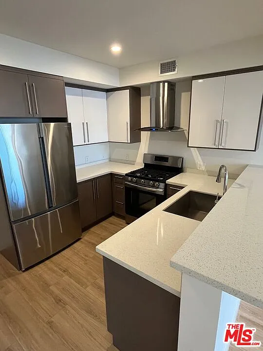 3 bed, 3.0 bath, 1675 sqft, $4,700 — Photo 3
