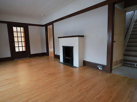 4th image of 3910 E 28th St #3910