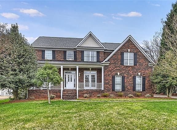 2nd image of 290 Knoxview Ln