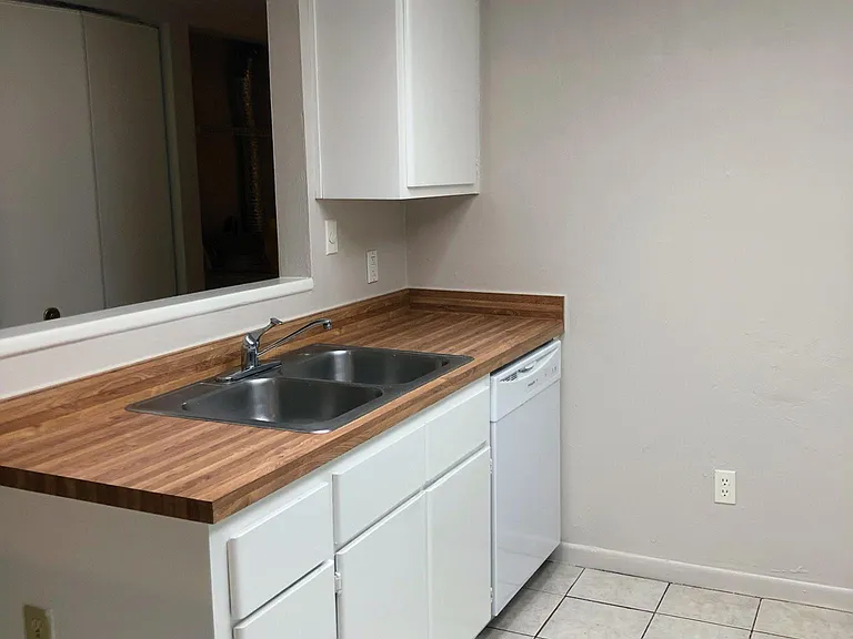 2508 SW 35th Pl #B8 — Photo 19