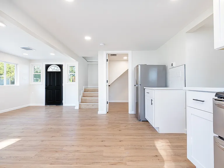 225 Bentz Ave — Photo 14