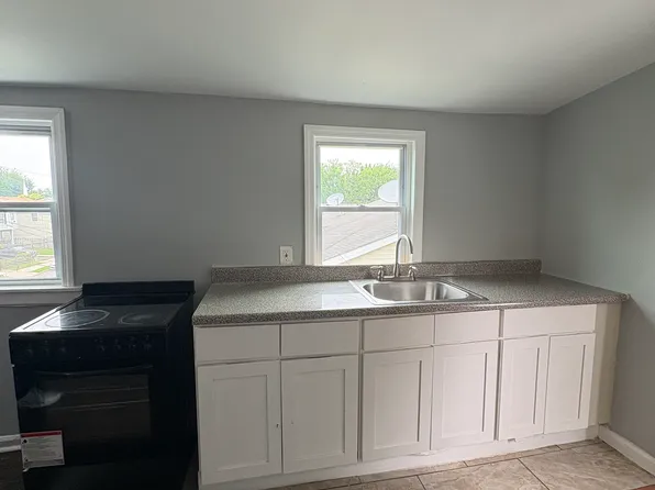 403 S 10th St Floor 3, Newark, NJ 07103