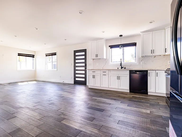 9738 N Lemona Ave — Photo 5