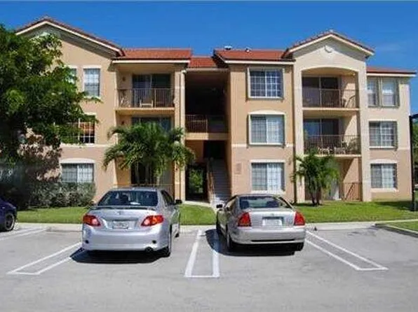913 Villa Cir, Boynton Beach, FL 33435