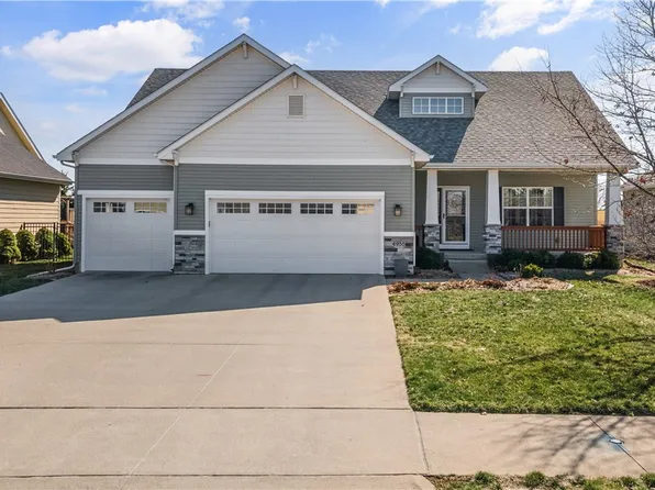 4955 Andrews Pl, Pleasant Hill, IA 50327