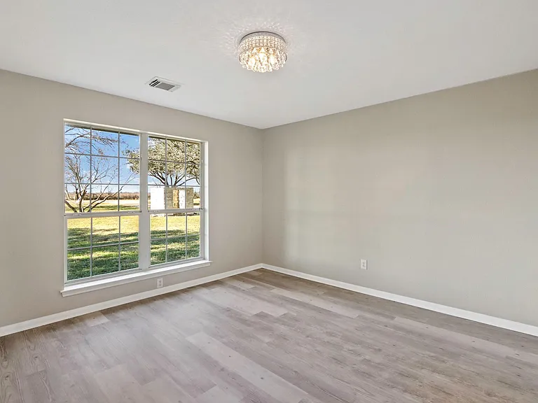 2445 Woods Rd — Photo 5