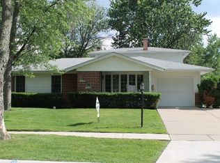 501 Corrinthia Dr, Elk Grove Village, IL 60007