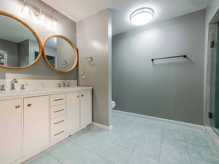 479 Charles Pinckney St — Photo 16