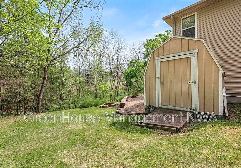 28 Latshaw Dr — Photo 34