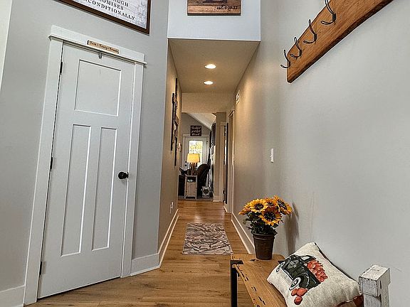 5th image of 120 Woodfield Ct