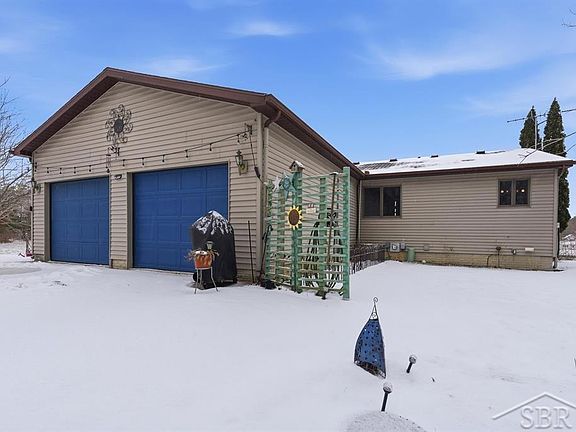 3rd image of 880 Sutherly Rd