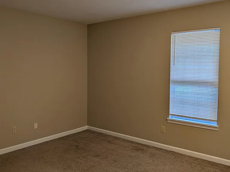 2555 Chateau Ln #3 — Photo 9