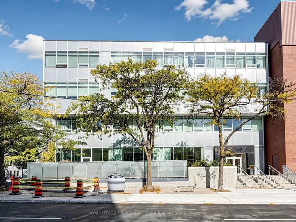562 Eglinton Ave E #401, Toronto, ON M4P 1P1