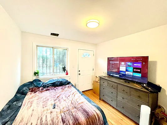 Rented by Pear NYC LLC | media 31