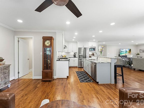 4th image of 344 Flanagans Ln