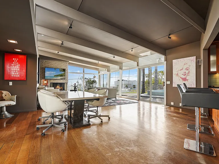 8411 Hollywood Blvd — Photo 11