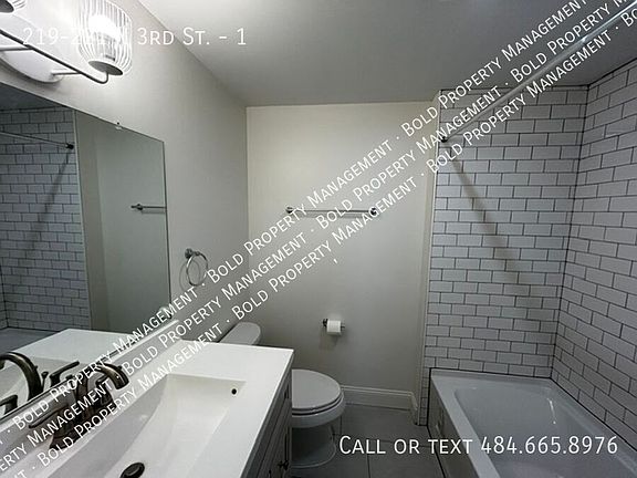 4th image of 219-221 N 3rd Ave #1