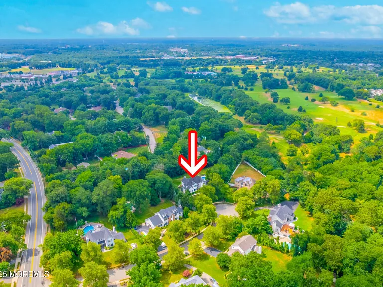 1577 Country Club Ln — Photo 8