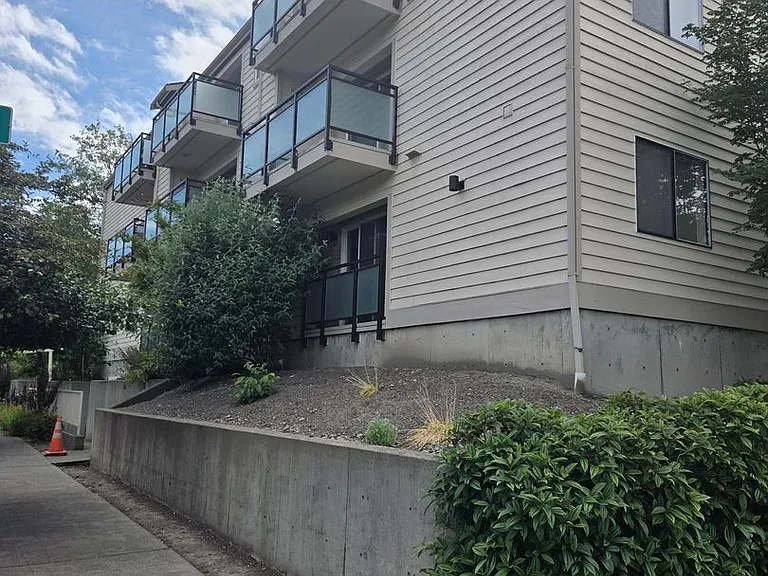 6215 Phinney Ave. N — Photo 2