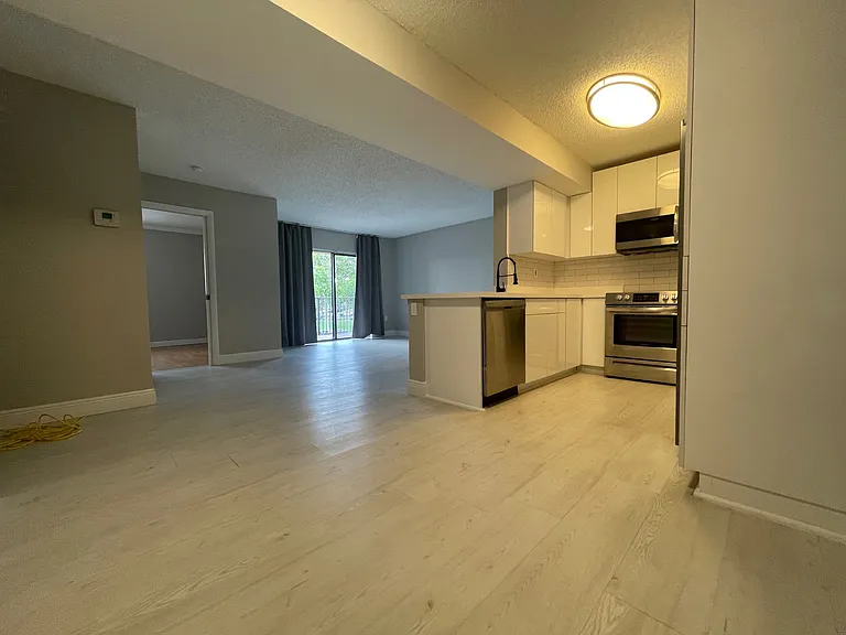 251 Palm Cir W #201 — Photo 5