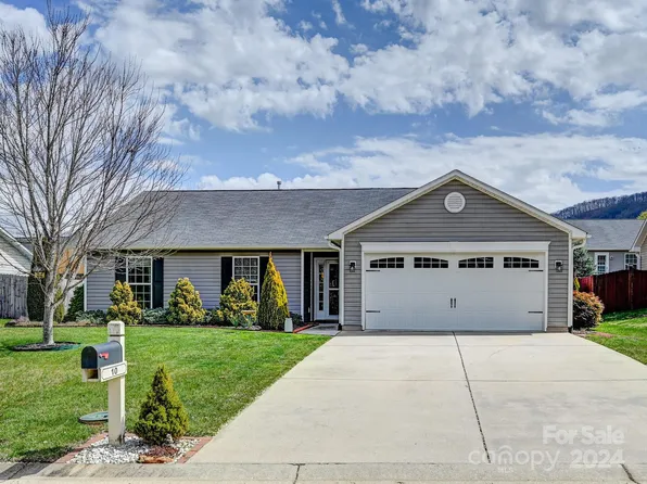 10 Woodthorn Rd, Weaverville, NC 28787