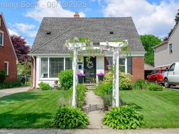 3130 Hollywood St, Dearborn, MI 48124