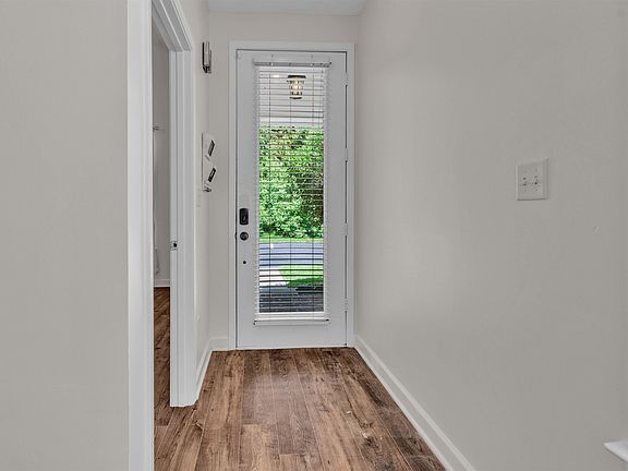 4th image of 1327 Island Ridge Dr