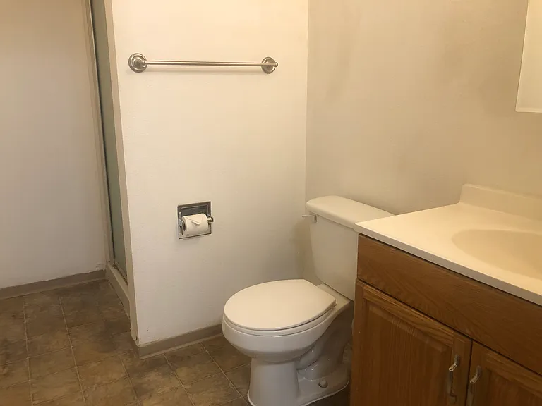 155 NW North St — Photo 8