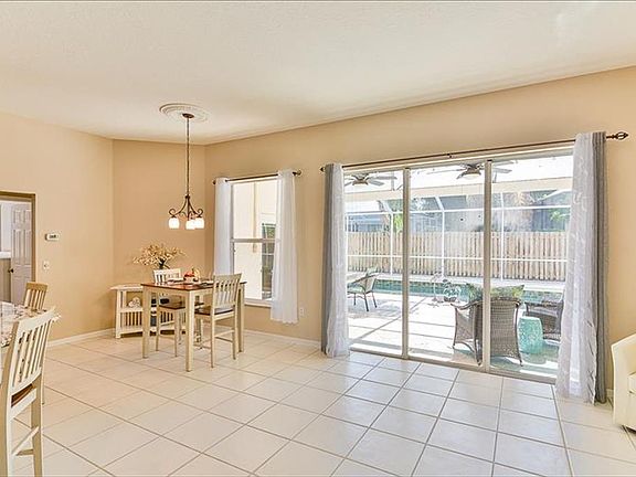 5th image of 4527 Oak River Cir