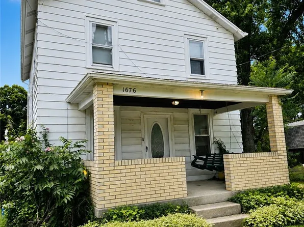 1676 Brodhead Rd, Coraopolis, PA 15108
