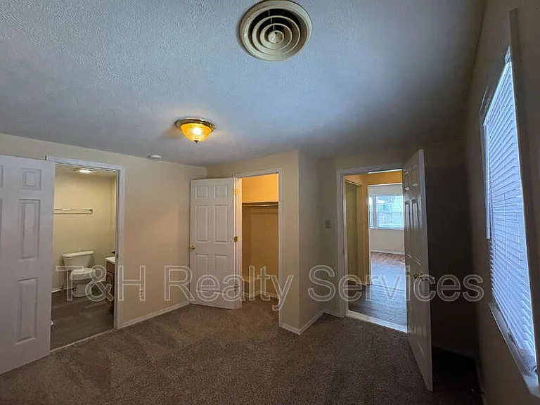 609 1/2 S Crystal St — Photo 10