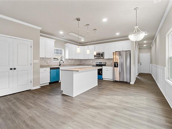 5th image of 2503 Azalea Ave