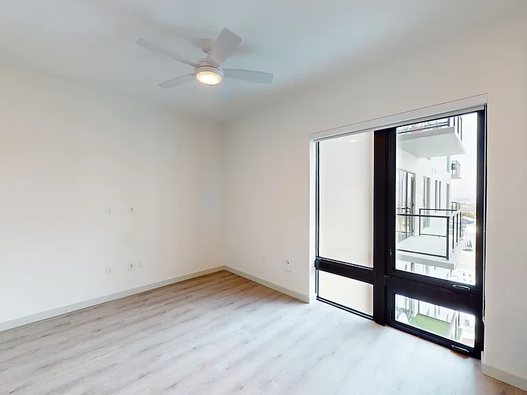 101 N Meridian — Photo 94