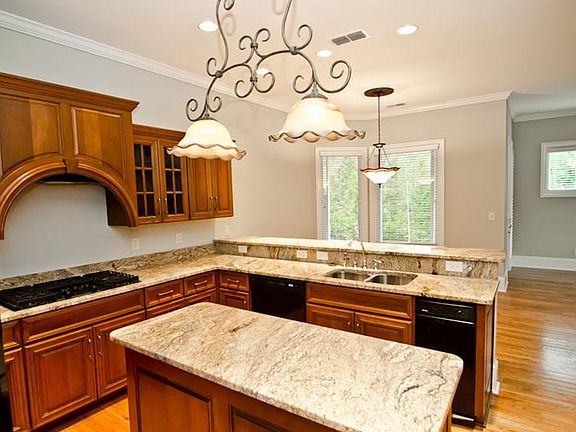 3rd image of 3141 Beechwood Dr SE
