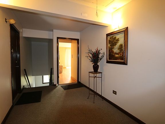 4th image of 7530 W 111th St APT 3B