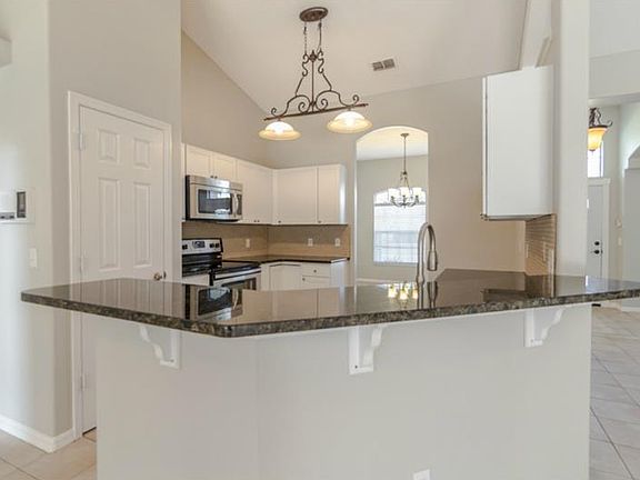 4th image of 2740 Willow Creek Dr