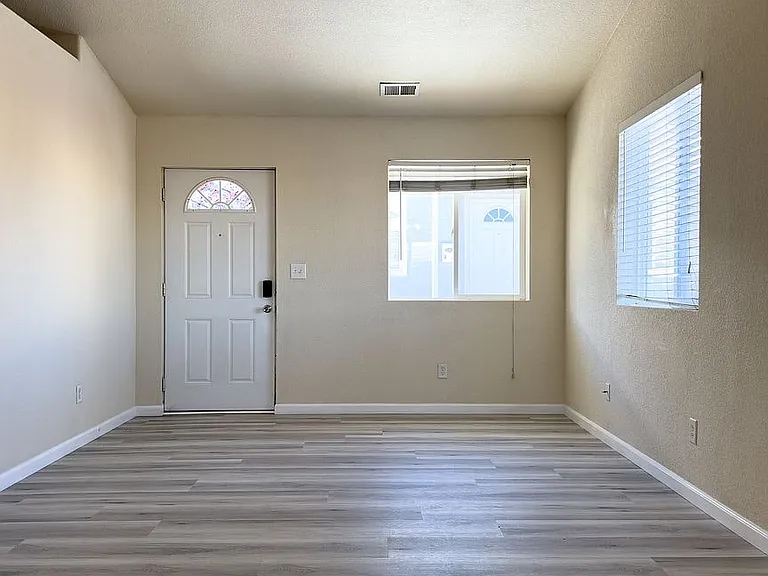 3033 W Custer Pl — Photo 2