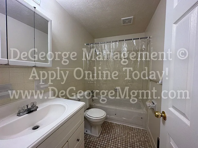 Woodside Court Apartments — Photo 61