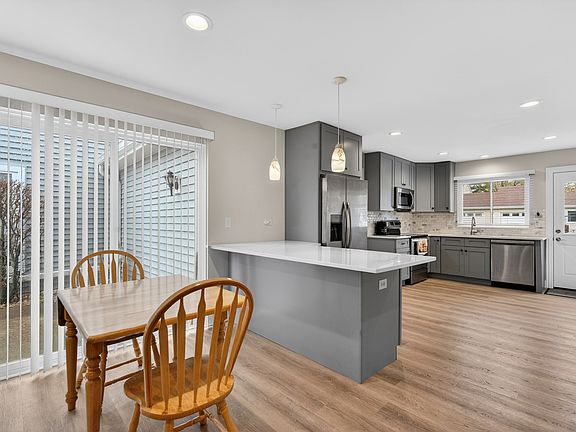 5th image of 7225 Oxford Cir