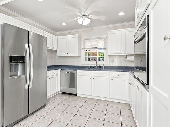 4th image of 12823 Holiday Ln