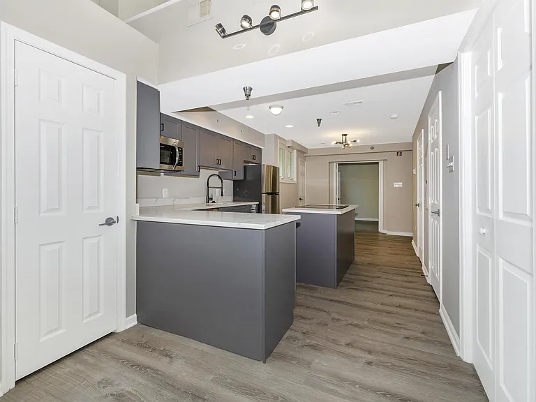 205 N Market St #2D — Photo 8