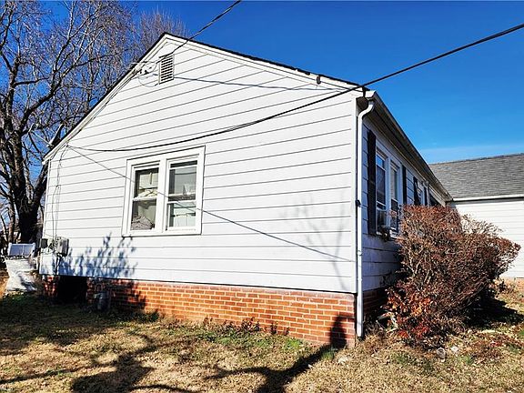 3rd image of 916 Liberty Dr