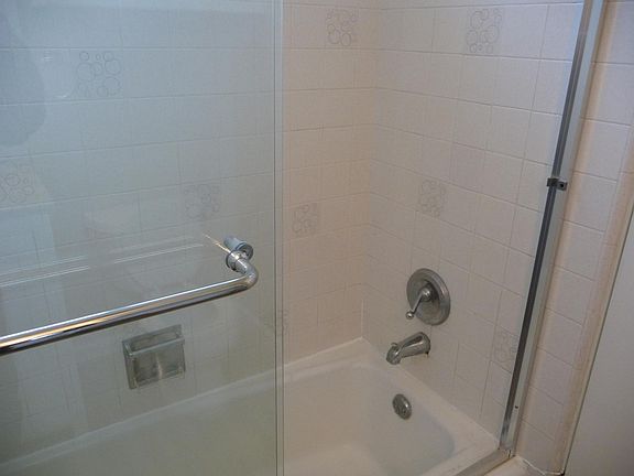 5th image of 1727 Camden Ave APT 4