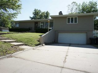 3013 SW Eveningside Dr, Topeka, KS 66614
