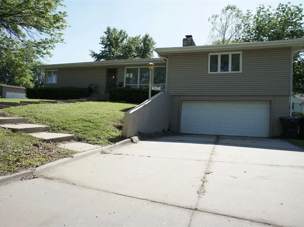 3013 SW Eveningside Dr, Topeka, KS 66614