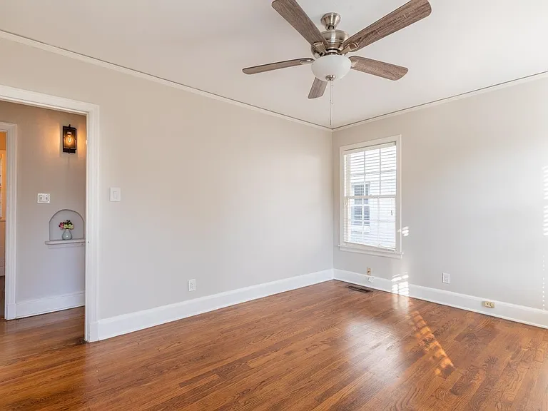 380 Holmes Cir — Photo 19