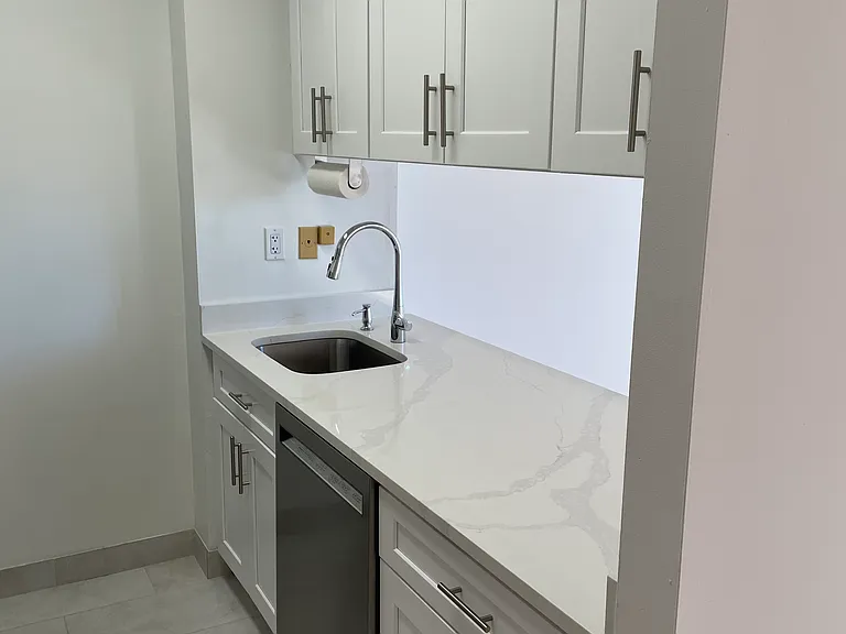 1 Irving Pl #P19I — Photo 3